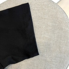 BERLUTI 布鲁提、2026春夏新品短袖,以纯色为主调,简约圆领设计勾勒利落肩线,宽松版型包容身形, BERLUTI 布鲁提、2026春夏新品短袖,以纯色为主调,简约圆领设计勾勒利落肩线,宽松版型包容身形,