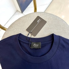 BERLUTI 布鲁提、2026春夏新品短袖,以纯色为主调,简约圆领设计勾勒利落肩线,宽松版型包容身形, BERLUTI 布鲁提、2026春夏新品短袖,以纯色为主调,简约圆领设计勾勒利落肩线,宽松版型包容身形,