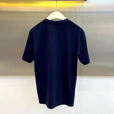 BERLUTI 布鲁提、2026春夏新品短袖,以纯色为主调,简约圆领设计勾勒利落肩线,宽松版型包容身形, BERLUTI 布鲁提、2026春夏新品短袖,以纯色为主调,简约圆领设计勾勒利落肩线,宽松版型包容身形,
