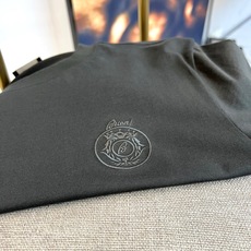 BERLUTI 布鲁提、2026春夏新品短袖,以纯色为主调,简约圆领设计勾勒利落肩线,宽松版型包容身形, BERLUTI 布鲁提、2026春夏新品短袖,以纯色为主调,简约圆领设计勾勒利落肩线,宽松版型包容身形,