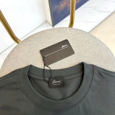 BERLUTI 布鲁提、2026春夏新品短袖,以纯色为主调,简约圆领设计勾勒利落肩线,宽松版型包容身形, BERLUTI 布鲁提、2026春夏新品短袖,以纯色为主调,简约圆领设计勾勒利落肩线,宽松版型包容身形,