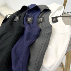 BERLUTI 布鲁提、2026春夏新品短袖,以纯色为主调,简约圆领设计勾勒利落肩线,宽松版型包容身形, BERLUTI 布鲁提、2026春夏新品短袖,以纯色为主调,简约圆领设计勾勒利落肩线,宽松版型包容身形,
