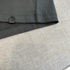 BERLUTI 布鲁提、2026春夏新品短袖,以纯色为主调,简约圆领设计勾勒利落肩线,宽松版型包容身形, BERLUTI 布鲁提、2026春夏新品短袖,以纯色为主调,简约圆领设计勾勒利落肩线,宽松版型包容身形,
