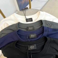 BERLUTI 布鲁提、2026春夏新品短袖,以纯色为主调,简约圆领设计勾勒利落肩线,宽松版型包容身形, BERLUTI 布鲁提、2026春夏新品短袖,以纯色为主调,简约圆领设计勾勒利落肩线,宽松版型包容身形,