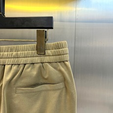 Bur巴宝莉、2026春夏新品短裤,以简约廓形诠释当代休闲美学,选用柔和色调,轻盈质感契合季节更迭。弹性 Bur巴宝莉、2026春夏新品短裤,以简约廓形诠释当代休闲美学,选用柔和色调,轻盈质感契合季节更迭。弹性