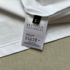 Brunello Cucinelli-BC、2026春夏新品短袖T恤,以简约廓形诠释当代轻奢男装美学。纯 Brunello Cucinelli-BC、2026春夏新品短袖T恤,以简约廓形诠释当代轻奢男装美学。纯
