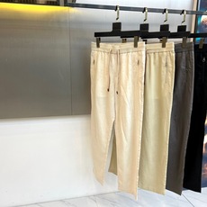 Loro Piana诺悠翩雅、2026春夏新品休闲裤,以75%莱赛尔+25%亚麻混纺打造,天然纤维融合赋予面料轻盈透气、 Loro Piana诺悠翩雅、2026春夏新品休闲裤,以75%莱赛尔+25%亚麻混纺打造,天然纤维融合赋予面料轻盈透气、
