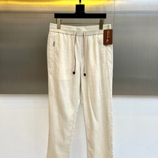 Loro Piana诺悠翩雅、2026春夏新品休闲裤,以75%莱赛尔+25%亚麻混纺打造,天然纤维融合赋予面料轻盈透气、 Loro Piana诺悠翩雅、2026春夏新品休闲裤,以75%莱赛尔+25%亚麻混纺打造,天然纤维融合赋予面料轻盈透气、