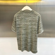 Brunello Cucinelli-BC,2026春夏新品短袖T恤,以利落圆领搭配微阔宽松版型,巧妙营造出随性松弛的视 Brunello Cucinelli-BC,2026春夏新品短袖T恤,以利落圆领搭配微阔宽松版型,巧妙营造出随性松弛的视
