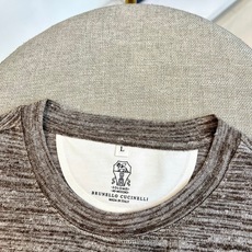 Brunello Cucinelli-BC,2026春夏新品短袖T恤,以利落圆领搭配微阔宽松版型,巧妙营造出随性松弛的视 Brunello Cucinelli-BC,2026春夏新品短袖T恤,以利落圆领搭配微阔宽松版型,巧妙营造出随性松弛的视