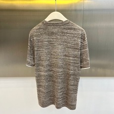 Brunello Cucinelli-BC,2026春夏新品短袖T恤,以利落圆领搭配微阔宽松版型,巧妙营造出随性松弛的视 Brunello Cucinelli-BC,2026春夏新品短袖T恤,以利落圆领搭配微阔宽松版型,巧妙营造出随性松弛的视