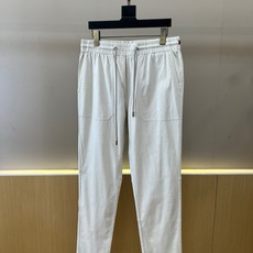 Zegna杰尼亚、2026春夏新品休闲裤,以简约廓形诠释当代都市休闲美学,采用100%优质棉面料打造,触感柔软透气,天然 Zegna杰尼亚、2026春夏新品休闲裤,以简约廓形诠释当代都市休闲美学,采用100%优质棉面料打造,触感柔软透气,天然