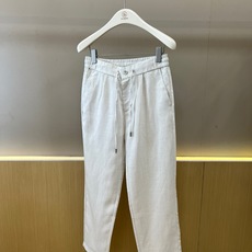 Loro Piana诺悠翩雅、2026春夏新品休闲裤,以简约廓形诠释当代都市休闲美学,宽松直筒剪裁流畅垂坠,藏肉显瘦的同 Loro Piana诺悠翩雅、2026春夏新品休闲裤,以简约廓形诠释当代都市休闲美学,宽松直筒剪裁流畅垂坠,藏肉显瘦的同