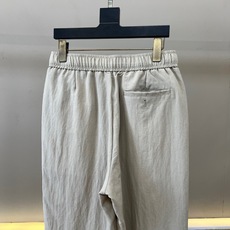 Brunello Cucinelli-BC、2026春夏新品休闲裤,以纯色调开启清爽穿搭篇章,采用轻盈透气的天然面料打造 Brunello Cucinelli-BC、2026春夏新品休闲裤,以纯色调开启清爽穿搭篇章,采用轻盈透气的天然面料打造