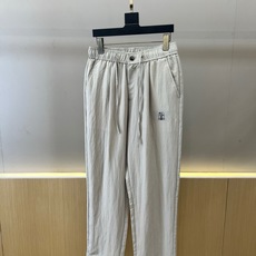 Brunello Cucinelli-BC、2026春夏新品休闲裤,以纯色调开启清爽穿搭篇章,采用轻盈透气的天然面料打造 Brunello Cucinelli-BC、2026春夏新品休闲裤,以纯色调开启清爽穿搭篇章,采用轻盈透气的天然面料打造