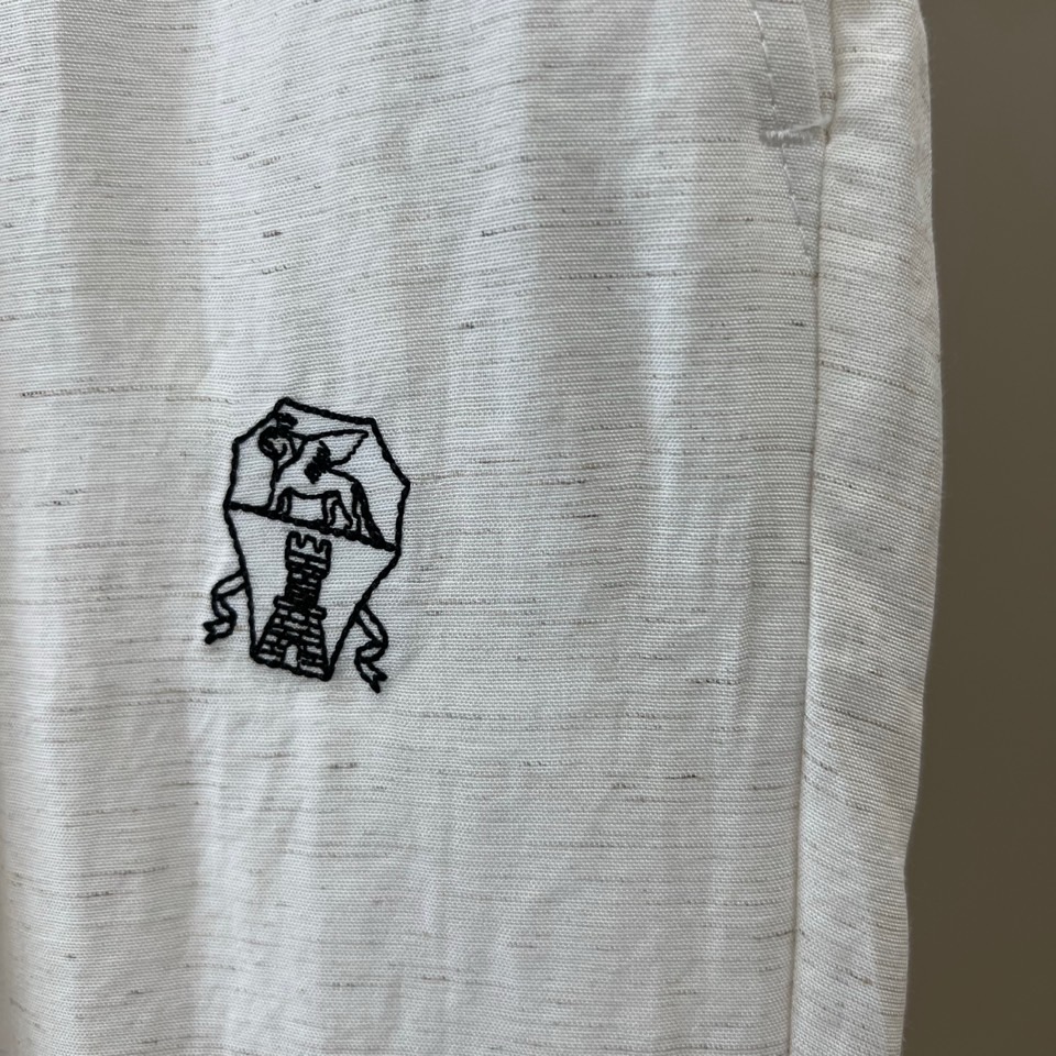 Brunello Cucinelli-BC、2026春夏新品休闲裤，以纯色调开启清爽穿搭篇章，采用轻盈透气的天然面料打造