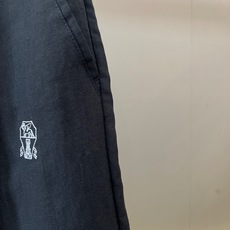 Brunello Cucinelli-BC、2026春夏新品休闲短裤,以纯色为基调,诠释当代都市轻运动美学。松紧腰头配复 Brunello Cucinelli-BC、2026春夏新品休闲短裤,以纯色为基调,诠释当代都市轻运动美学。松紧腰头配复