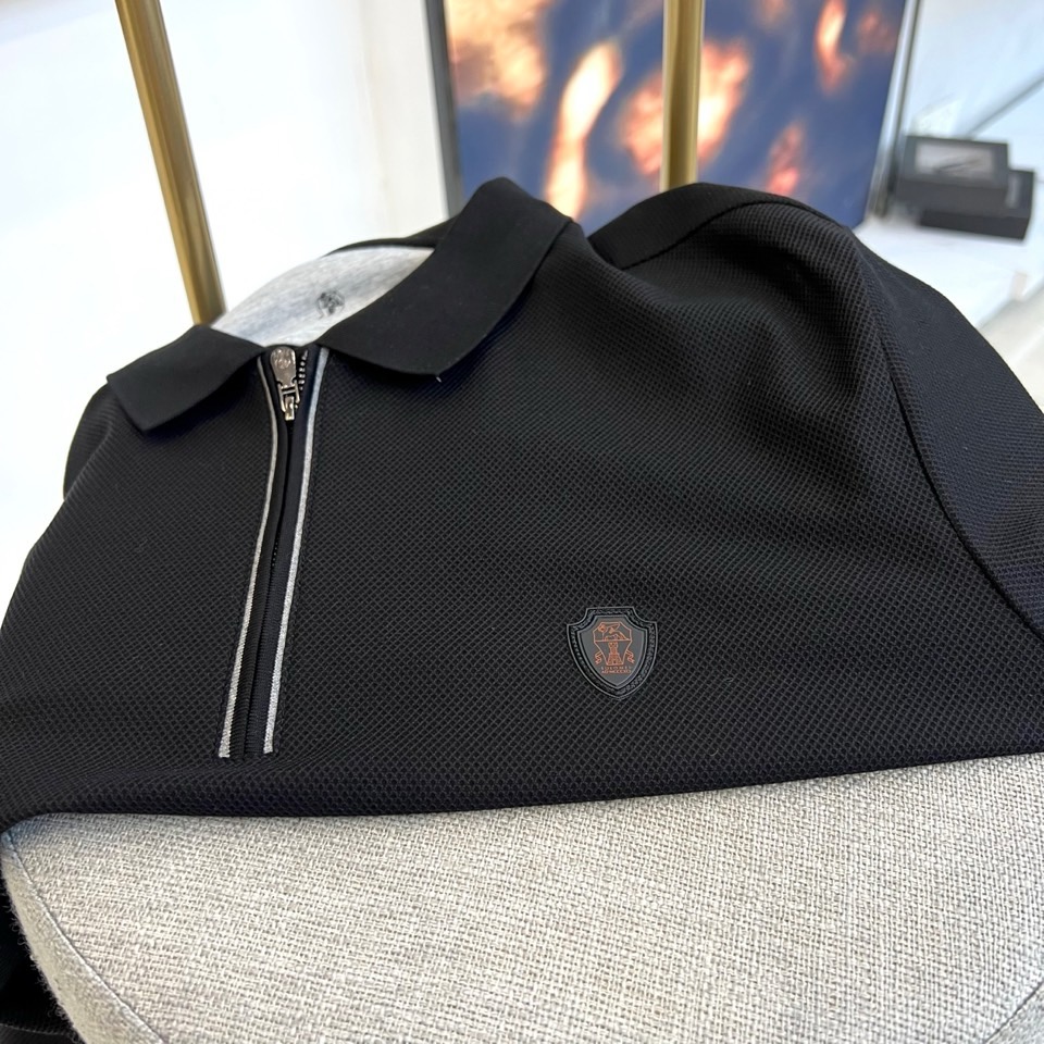 Brunello Cucinelli-BC、2026春夏新品短袖Polo衫,以简约而不简单的姿态诠释现代男士优雅格调。经 Brunello Cucinelli-BC、2026春夏新品短袖Polo衫,以简约而不简单的姿态诠释现代男士优雅格调。经