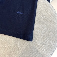 BERLUTI 布鲁提、2026春夏新品短袖Polo衫全新登场,以奢华面料与匠心工艺重塑经典男装美学。采用高支双丝光棉面 BERLUTI 布鲁提、2026春夏新品短袖Polo衫全新登场,以奢华面料与匠心工艺重塑经典男装美学。采用高支双丝光棉面