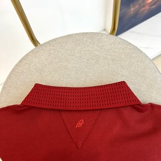 BERLUTI 布鲁提、2026春夏新品短袖Polo衫全新登场,以奢华面料与匠心工艺重塑经典男装美学。采用高支双丝光棉面 BERLUTI 布鲁提、2026春夏新品短袖Polo衫全新登场,以奢华面料与匠心工艺重塑经典男装美学。采用高支双丝光棉面