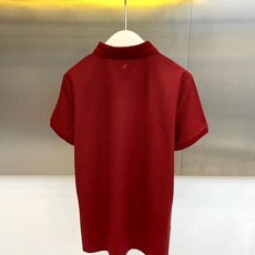 BERLUTI 布鲁提、2026春夏新品短袖Polo衫全新登场,以奢华面料与匠心工艺重塑经典男装美学。采用高支双丝光棉面 BERLUTI 布鲁提、2026春夏新品短袖Polo衫全新登场,以奢华面料与匠心工艺重塑经典男装美学。采用高支双丝光棉面