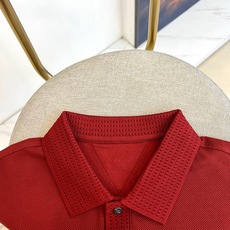 BERLUTI 布鲁提、2026春夏新品短袖Polo衫全新登场,以奢华面料与匠心工艺重塑经典男装美学。采用高支双丝光棉面 BERLUTI 布鲁提、2026春夏新品短袖Polo衫全新登场,以奢华面料与匠心工艺重塑经典男装美学。采用高支双丝光棉面