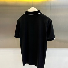 阿玛尼、2026春夏新品男士短袖POLO衫,以经典纯色为主,沉稳大气又不失时尚感,轻松适配商务、休闲等多重场合。领口与袖 阿玛尼、2026春夏新品男士短袖POLO衫,以经典纯色为主,沉稳大气又不失时尚感,轻松适配商务、休闲等多重场合。领口与袖