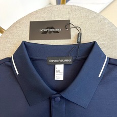 阿玛尼、2026春夏新品男士短袖POLO衫,以经典纯色为主,沉稳大气又不失时尚感,轻松适配商务、休闲等多重场合。领口与袖 阿玛尼、2026春夏新品男士短袖POLO衫,以经典纯色为主,沉稳大气又不失时尚感,轻松适配商务、休闲等多重场合。领口与袖