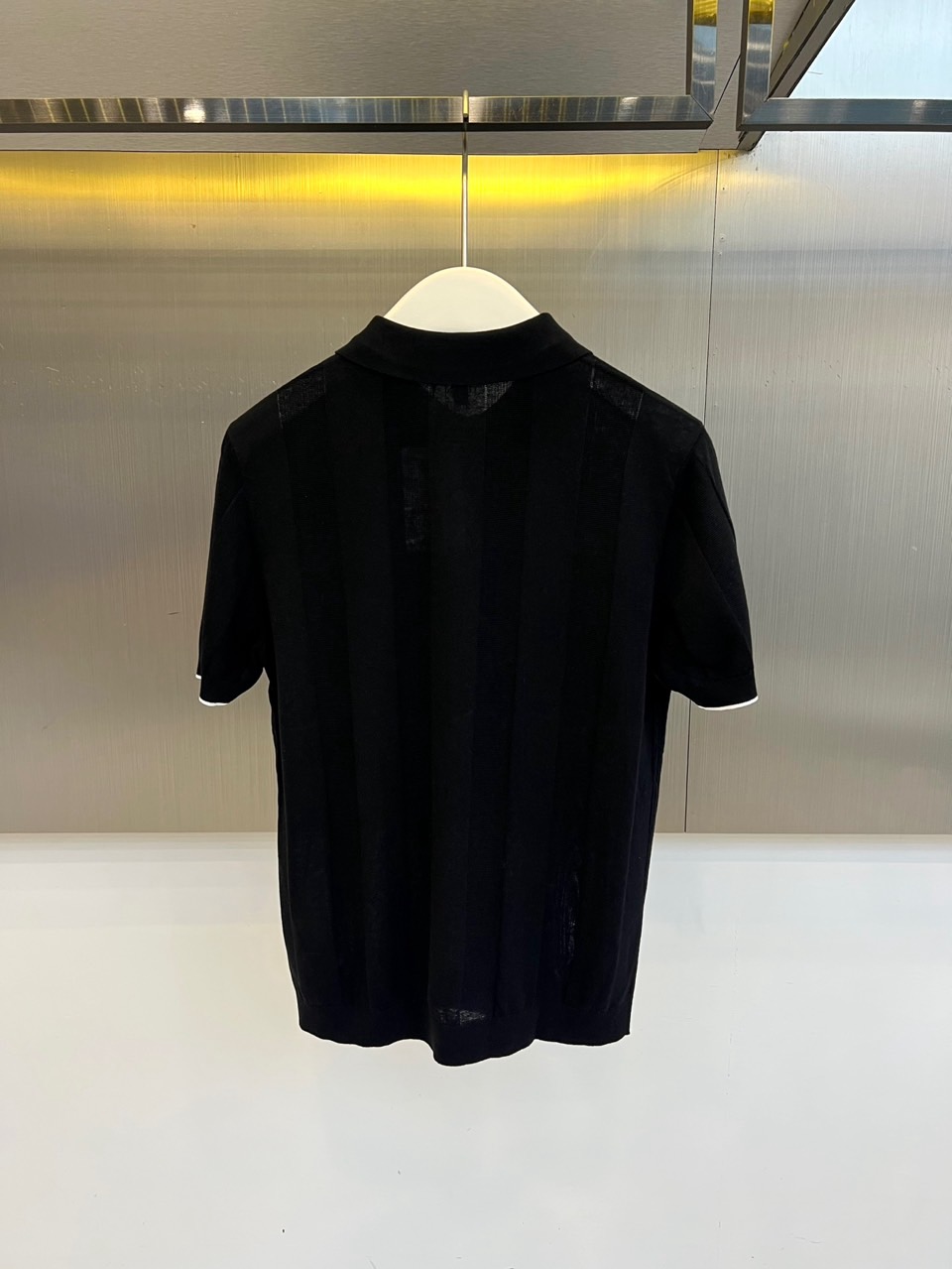 Brunello Cucinelli-BC、2026春夏新品针织短袖Polo衫，以极简美学重塑经典。针织面料交织细密纵向