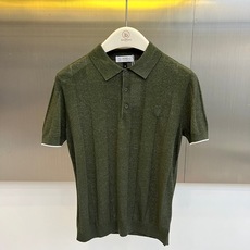 Brunello Cucinelli-BC、2026春夏新品针织短袖Polo衫,以极简美学重塑经典。针织面料交织细密纵向 Brunello Cucinelli-BC、2026春夏新品针织短袖Polo衫,以极简美学重塑经典。针织面料交织细密纵向