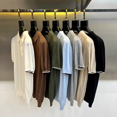 Brunello Cucinelli-BC、2026春夏新品针织短袖Polo衫,以极简美学重塑经典。针织面料交织细密纵向 Brunello Cucinelli-BC、2026春夏新品针织短袖Polo衫,以极简美学重塑经典。针织面料交织细密纵向