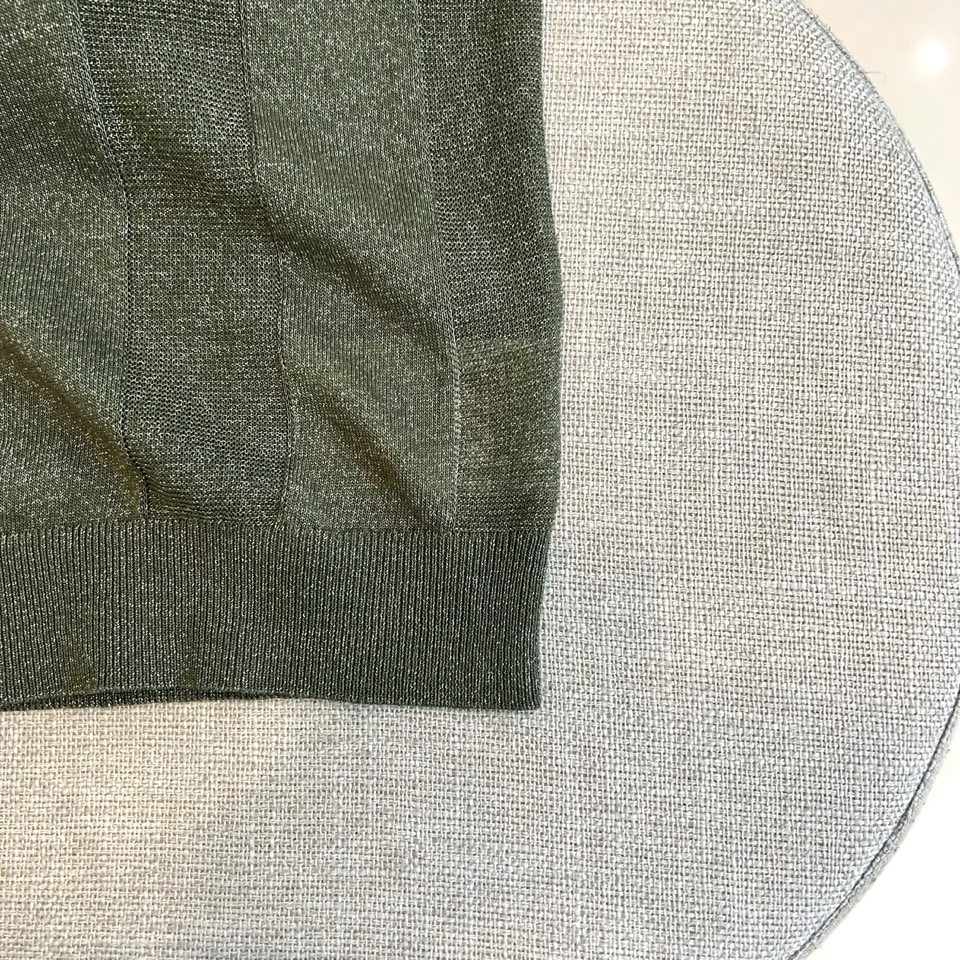 Brunello Cucinelli-BC、2026春夏新品针织短袖Polo衫,以极简美学重塑经典。针织面料交织细密纵向 Brunello Cucinelli-BC、2026春夏新品针织短袖Polo衫,以极简美学重塑经典。针织面料交织细密纵向