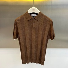 Brunello Cucinelli-BC、2026春夏新品针织短袖Polo衫,以极简美学重塑经典。针织面料交织细密纵向 Brunello Cucinelli-BC、2026春夏新品针织短袖Polo衫,以极简美学重塑经典。针织面料交织细密纵向