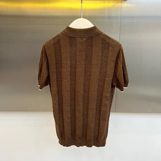 Brunello Cucinelli-BC、2026春夏新品针织短袖Polo衫,以极简美学重塑经典。针织面料交织细密纵向 Brunello Cucinelli-BC、2026春夏新品针织短袖Polo衫,以极简美学重塑经典。针织面料交织细密纵向