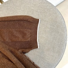 Brunello Cucinelli-BC、2026春夏新品针织短袖Polo衫,以极简美学重塑经典。针织面料交织细密纵向 Brunello Cucinelli-BC、2026春夏新品针织短袖Polo衫,以极简美学重塑经典。针织面料交织细密纵向