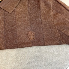 Brunello Cucinelli-BC、2026春夏新品针织短袖Polo衫,以极简美学重塑经典。针织面料交织细密纵向 Brunello Cucinelli-BC、2026春夏新品针织短袖Polo衫,以极简美学重塑经典。针织面料交织细密纵向