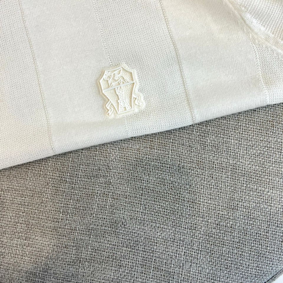 Brunello Cucinelli-BC、2026春夏新品针织短袖Polo衫，以极简美学重塑经典。针织面料交织细密纵向
