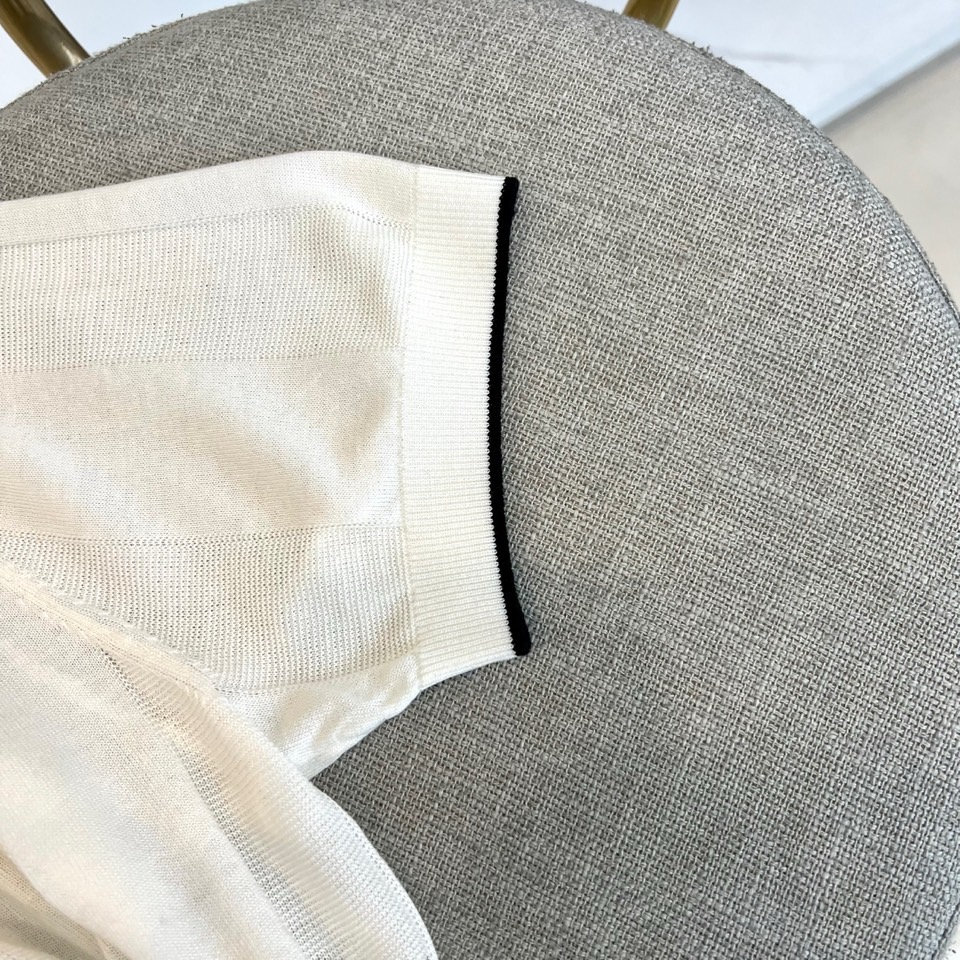 Brunello Cucinelli-BC、2026春夏新品针织短袖Polo衫，以极简美学重塑经典。针织面料交织细密纵向