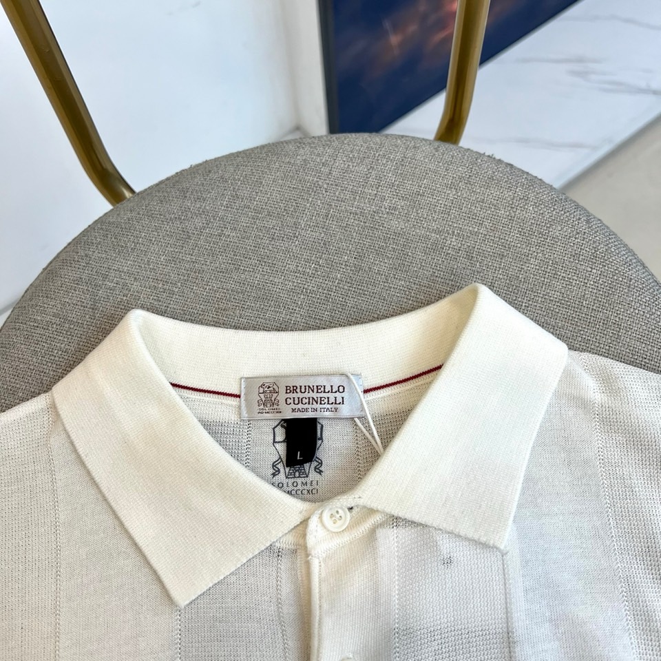 Brunello Cucinelli-BC、2026春夏新品针织短袖Polo衫，以极简美学重塑经典。针织面料交织细密纵向