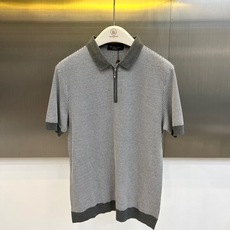 Loro Piana诺悠翩雅、2026春夏新品针织Polo衫,以意式轻奢美学重塑经典,半拉链翻领设计打破传统纽扣桎梏,兼 Loro Piana诺悠翩雅、2026春夏新品针织Polo衫,以意式轻奢美学重塑经典,半拉链翻领设计打破传统纽扣桎梏,兼