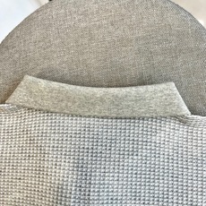 Loro Piana诺悠翩雅、2026春夏新品针织Polo衫,以意式轻奢美学重塑经典,半拉链翻领设计打破传统纽扣桎梏,兼 Loro Piana诺悠翩雅、2026春夏新品针织Polo衫,以意式轻奢美学重塑经典,半拉链翻领设计打破传统纽扣桎梏,兼