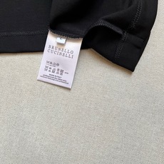 Brunello Cucinelli-BC、2026春夏新品短袖T恤,以纯色为基底,诠释极简美学与奢华休闲的融合。经典圆 Brunello Cucinelli-BC、2026春夏新品短袖T恤,以纯色为基底,诠释极简美学与奢华休闲的融合。经典圆