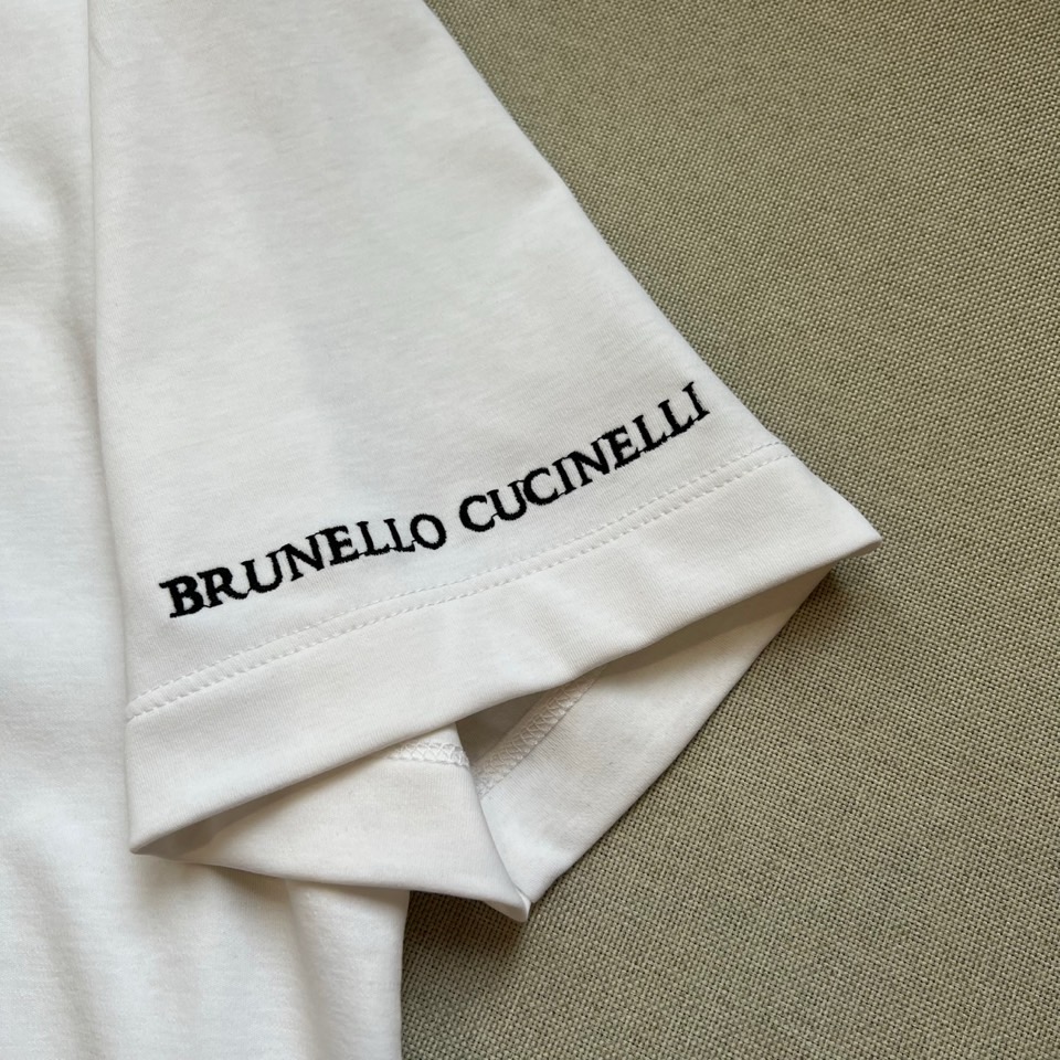 Brunello Cucinelli-BC、2026春夏新品短袖T恤，以纯色为基底，诠释极简美学与奢华休闲的融合。经典圆