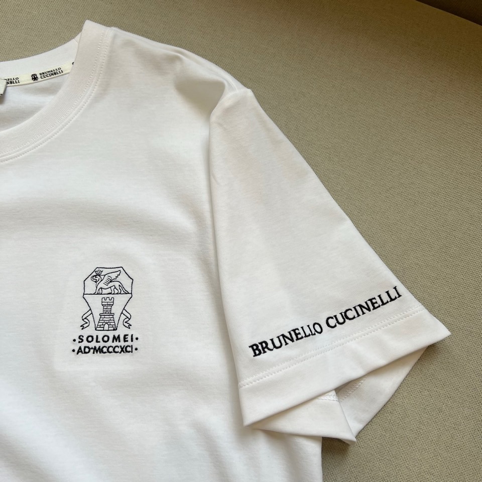 Brunello Cucinelli-BC、2026春夏新品短袖T恤，以纯色为基底，诠释极简美学与奢华休闲的融合。经典圆