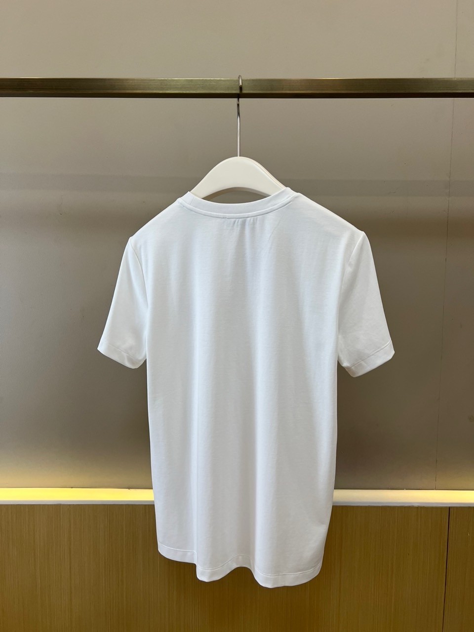 Brunello Cucinelli-BC、2026春夏新品短袖T恤，以纯色为基底，诠释极简美学与奢华休闲的融合。经典圆