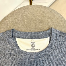 Brunello Cucinelli-BC,2026春夏新品短袖T恤,以利落圆领搭配微阔宽松版型,巧妙营造出随性松弛的视 Brunello Cucinelli-BC,2026春夏新品短袖T恤,以利落圆领搭配微阔宽松版型,巧妙营造出随性松弛的视