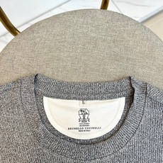 Brunello Cucinelli-BC,2026春夏新品短袖T恤,以利落圆领搭配微阔宽松版型,巧妙营造出随性松弛的视 Brunello Cucinelli-BC,2026春夏新品短袖T恤,以利落圆领搭配微阔宽松版型,巧妙营造出随性松弛的视