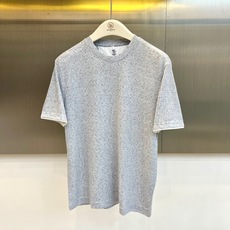 Brunello Cucinelli-BC,2026春夏新品短袖T恤,以利落圆领搭配微阔宽松版型,巧妙营造出随性松弛的视 Brunello Cucinelli-BC,2026春夏新品短袖T恤,以利落圆领搭配微阔宽松版型,巧妙营造出随性松弛的视