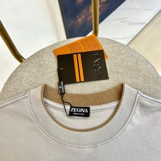 Zegna杰尼亚、2026春夏新品短袖T恤,以极简美学重塑日常穿搭经典,甄选高品质双面棉面料经液氨工艺处理,触感丝滑如绸 Zegna杰尼亚、2026春夏新品短袖T恤,以极简美学重塑日常穿搭经典,甄选高品质双面棉面料经液氨工艺处理,触感丝滑如绸