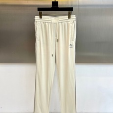 Brunello Cucinelli-BC、2026春夏新品休闲裤,色调简约大气适配多元穿搭场景。松紧腰头搭配抽绳设计, Brunello Cucinelli-BC、2026春夏新品休闲裤,色调简约大气适配多元穿搭场景。松紧腰头搭配抽绳设计,